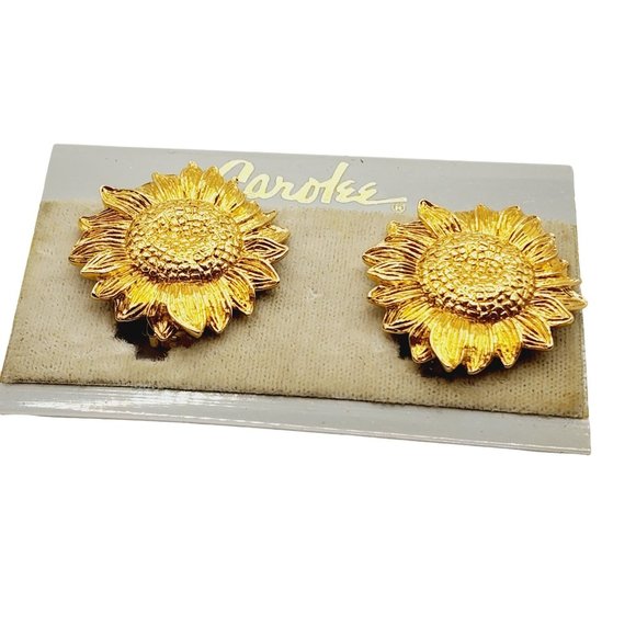 31. Signed Carolee NOS Flower Earrings (A446) - Picture 1 of 4